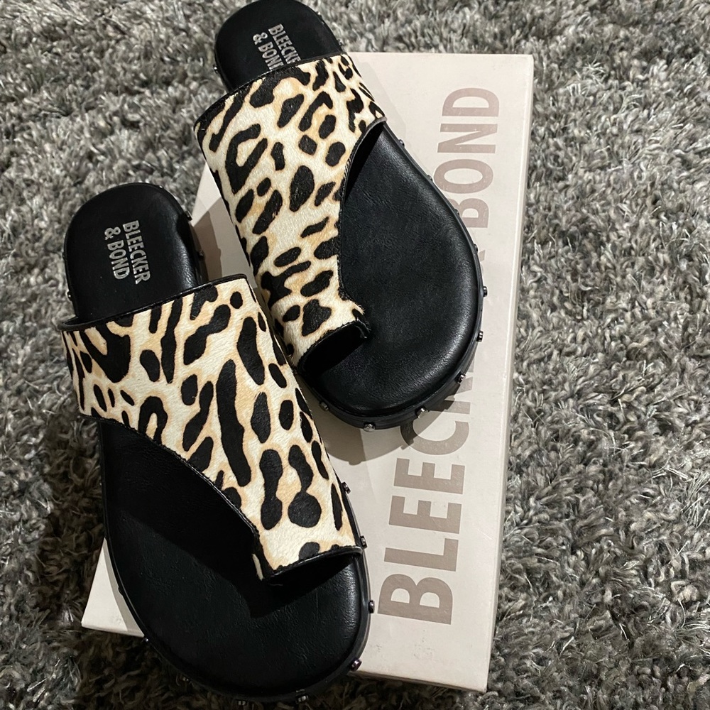 New in Box - Bleecker & Bond Heidi Black/Tan cowhide sandals.